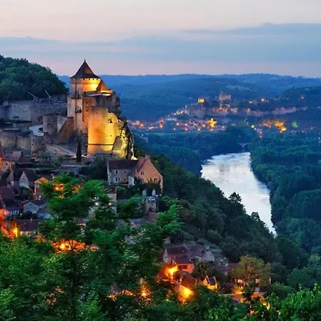 Le Terme Maison En Pierre Dans Village Tous Commerces Au Coeur Du Perigord Proche Sarlat Et Riviere Dordogne *