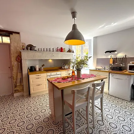 Le Terme Maison En Pierre Dans Village Tous Commerces Au Coeur Du Perigord Proche Sarlat Et Riviere Dordogne *