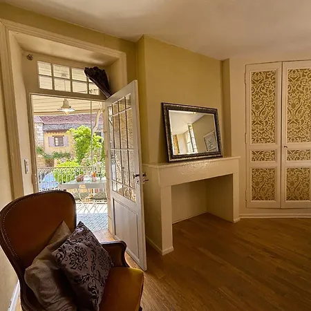 Le Terme Maison En Pierre Dans Village Tous Commerces Au Coeur Du Perigord Proche Sarlat Et Riviere Dordogne Semesterbostad