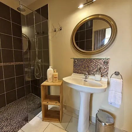 Semesterbostad Le Terme Maison En Pierre Dans Village Tous Commerces Au Coeur Du Perigord Proche Sarlat Et Riviere Dordogne *