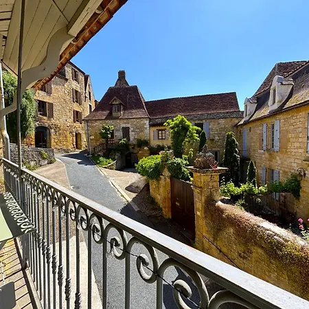 Holiday home Le Terme Maison En Pierre Dans Village Tous Commerces Au Coeur Du Perigord Proche Sarlat Et Riviere Dordogne Saint-Cyprien (Dordogne)