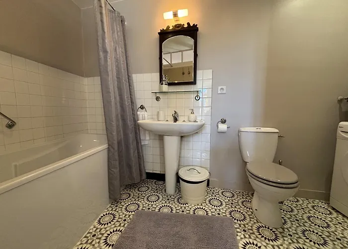 Le Terme Maison En Pierre Dans Village Tous Commerces Au Coeur Du Perigord Proche Sarlat Et Riviere Dordogne