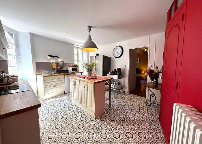 Le Terme Maison En Pierre Dans Village Tous Commerces Au Coeur Du Perigord Proche Sarlat Et Riviere Dordogne 別荘 サン・シプリアン