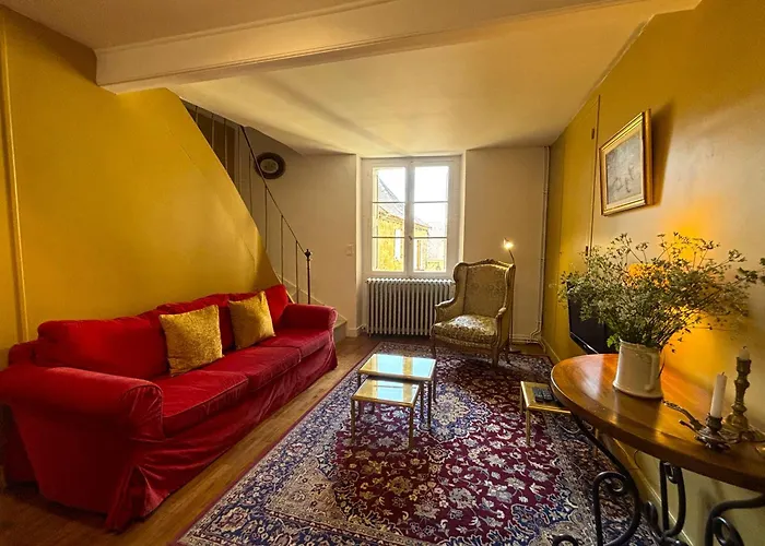 Le Terme Maison En Pierre Dans Village Tous Commerces Au Coeur Du Perigord Proche Sarlat Et Riviere Dordogne サン・シプリアン