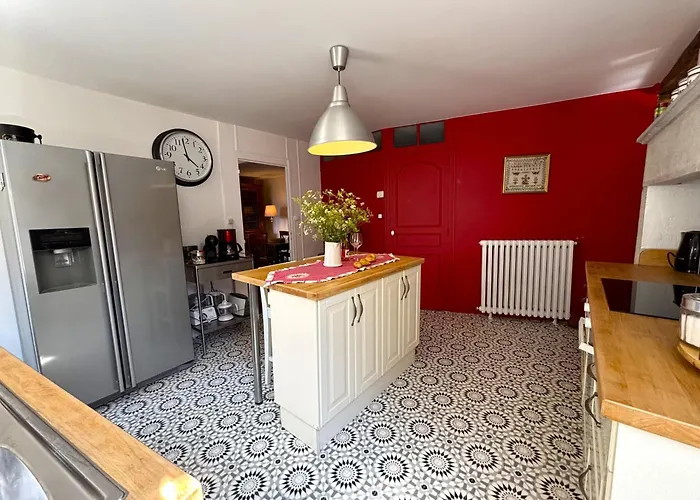 Le Terme Maison En Pierre Dans Village Tous Commerces Au Coeur Du Perigord Proche Sarlat Et Riviere Dordogne *