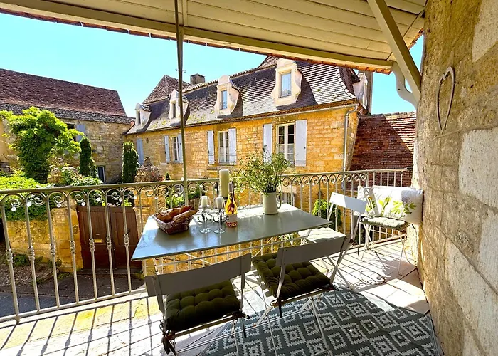 Le Terme Maison En Pierre Dans Village Tous Commerces Au Coeur Du Perigord Proche Sarlat Et Riviere Dordogne 別荘